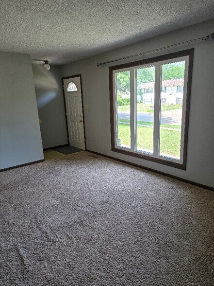 Building Photo - 4002 Southlawn Rd