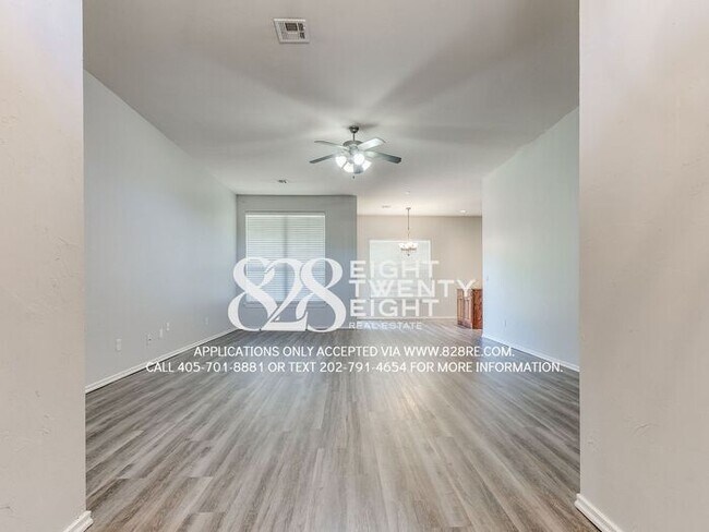 Building Photo - Lovely 3 Bed/2 Bath/2 Car Garage Single Fa...