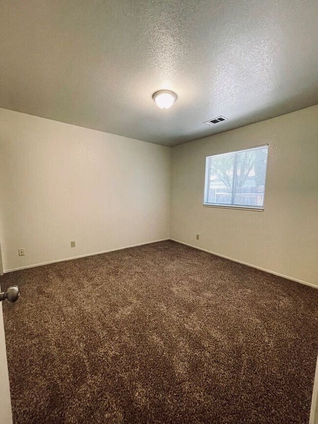 Building Photo - Remodeled Home in Starview Subdivision