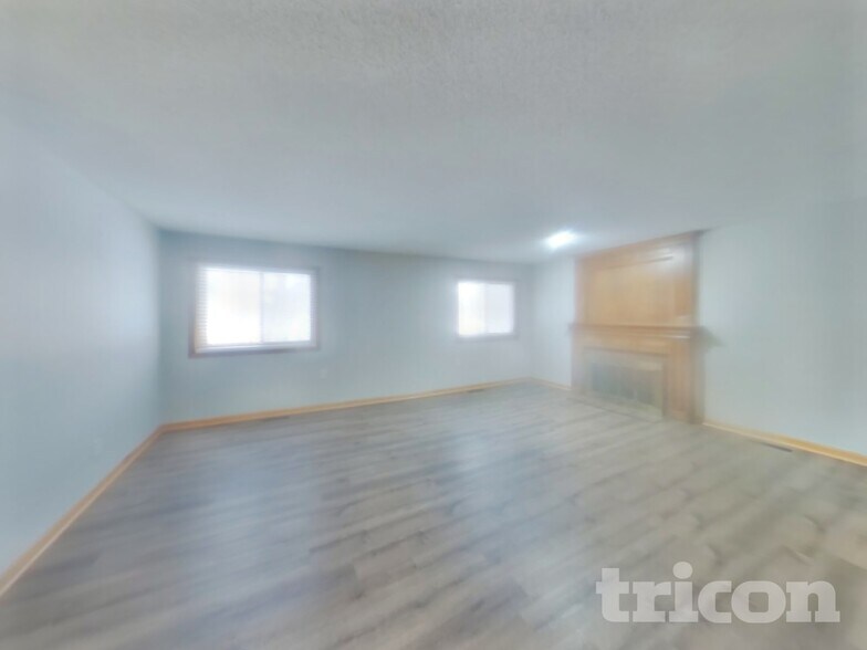 Building Photo - 4845 Orleans Ln N