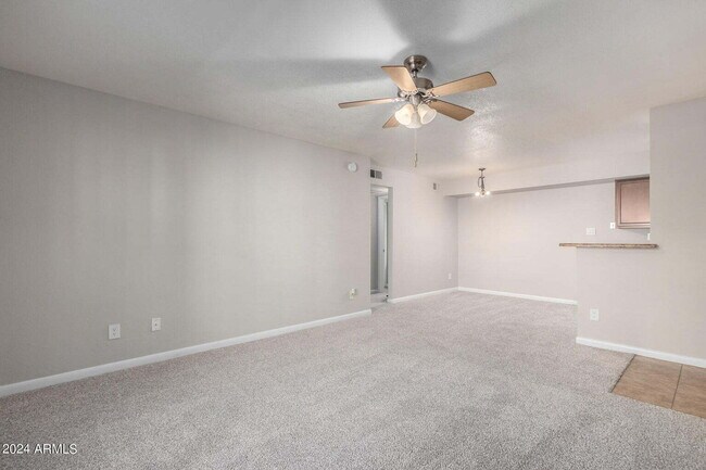 Building Photo - Beautiful Scottsdale 1 Bedroom Apartment!