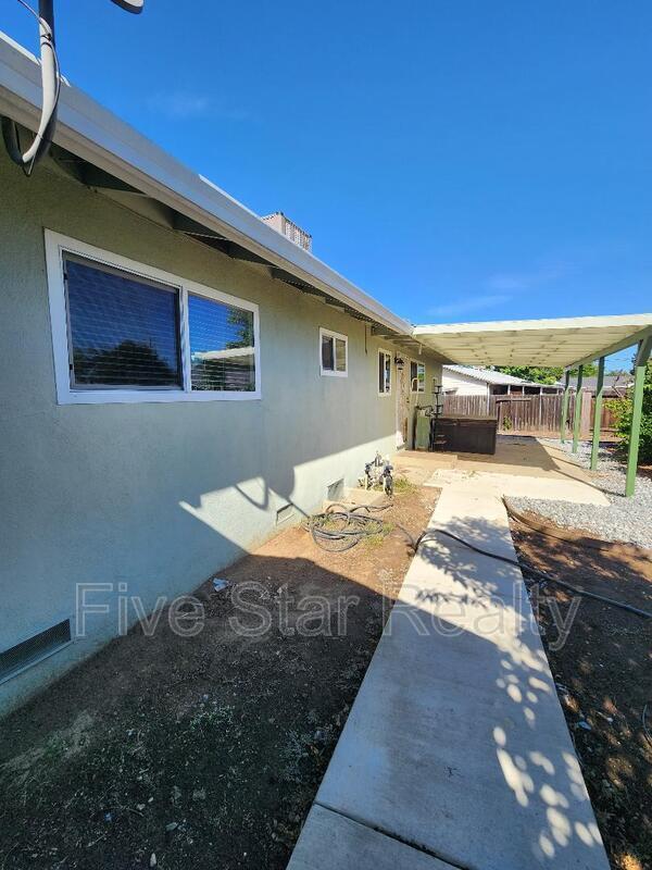 Building Photo - 544 Laurel Dr