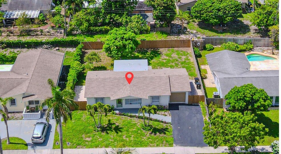 Building Photo - 1717 16th Ct N