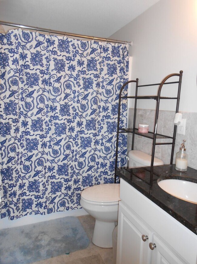 Building Photo - Leasing for 2026 available June 20 - Franklin Street 3 bedroom/2.5 Bath