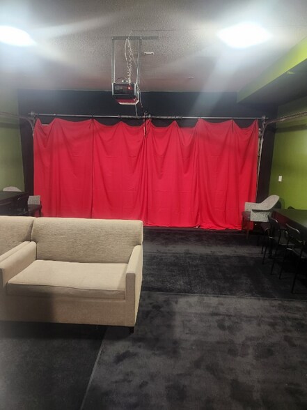 Building Photo - 866 N Edgemont St