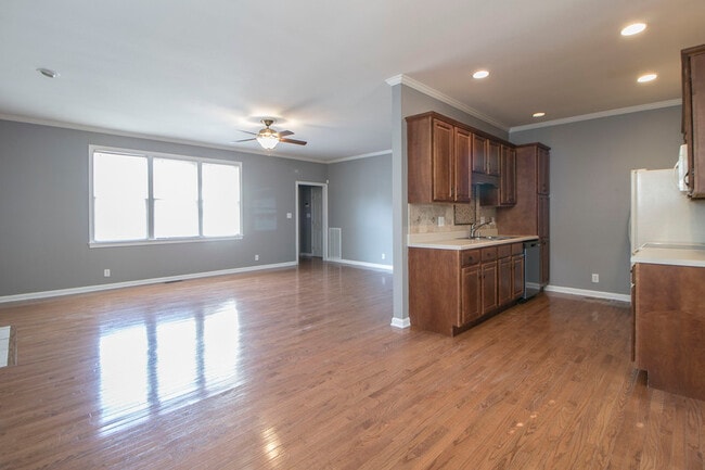 Building Photo - 702 Mt Vernon Dr