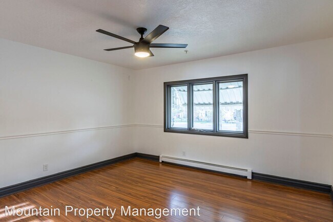Building Photo - 10 br, 11 bath House - Employee Housing Op...