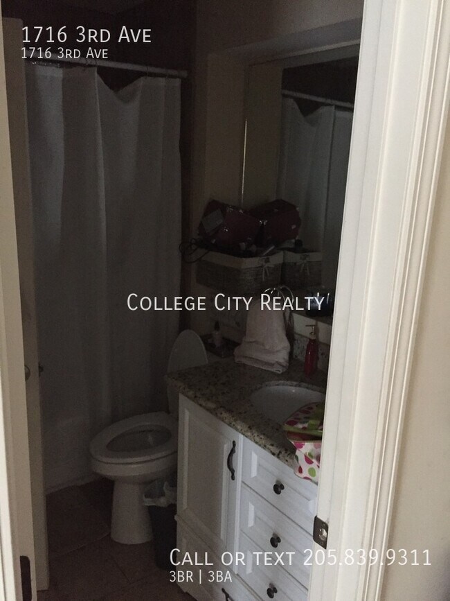 Building Photo - 1716 3rd Ave