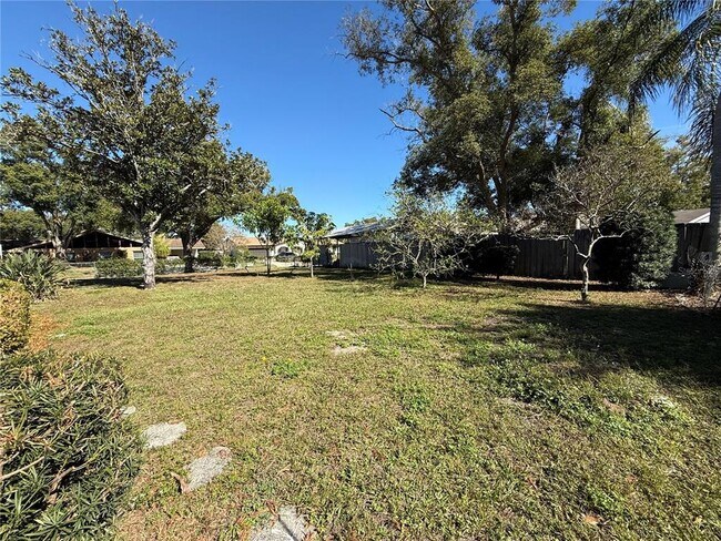 Building Photo - 13513 Shady Shores Dr