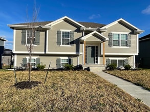 Building Photo - Spacious 3BR Home in Raymore, MO | Garage & Pet-Friendly