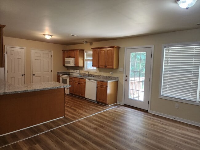 Building Photo - Beautiful 3 Bedroom 2 Bath  Rancher in New Kent!