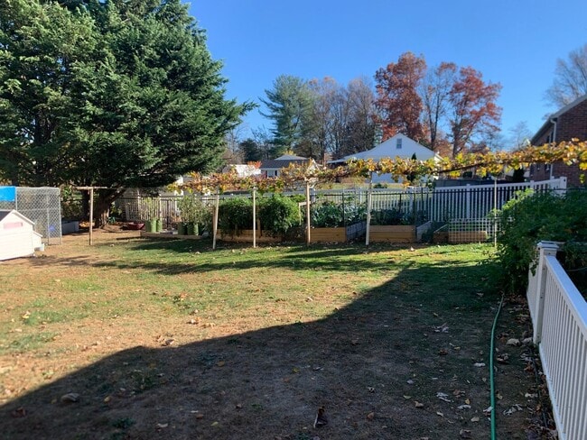 Building Photo - DALLASTOWN SCHOOLS