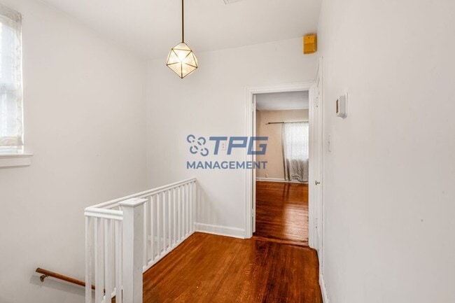 Building Photo - 121 Bentley Ave