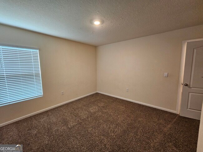 Building Photo - 137 Teakwood Dr