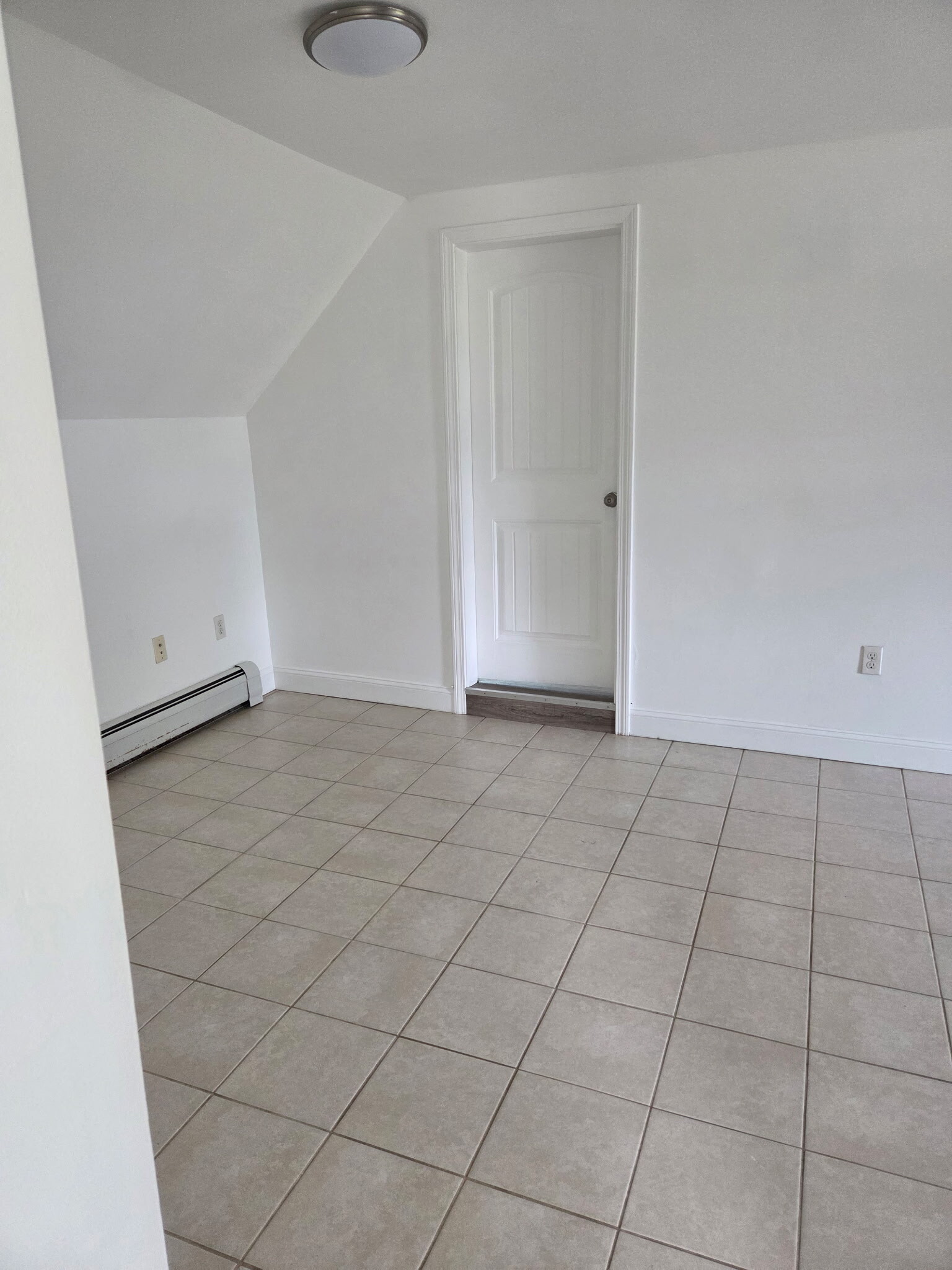 Living room - 622 Main St