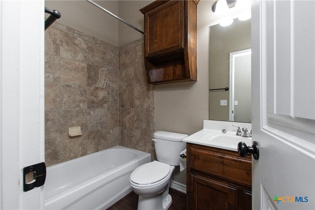 Building Photo - 502 Sladecek Dr