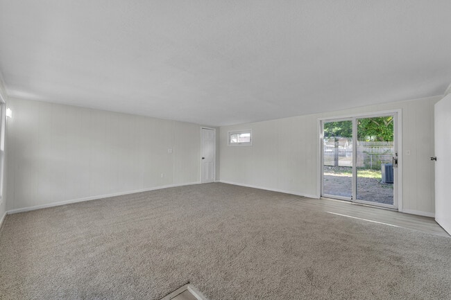 Building Photo - 14521 Trenton Rd