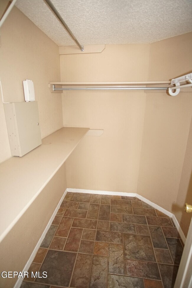 Building Photo - 6040 Los Siglos Dr