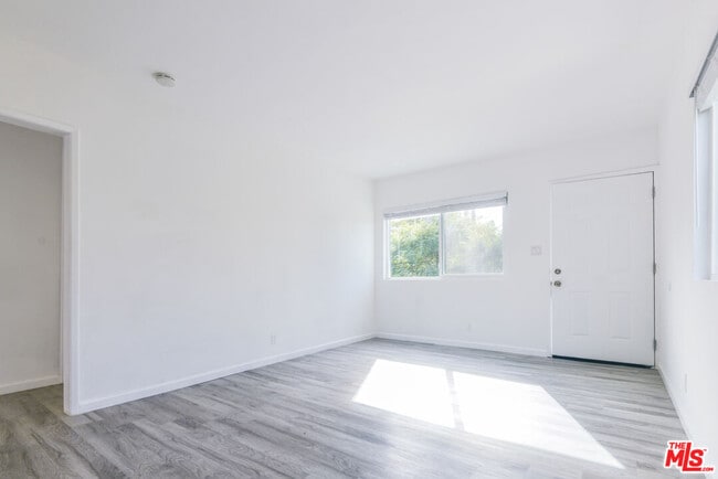 Building Photo - 2322 Ocean Ave