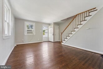 Building Photo - 2111 Delmar Dr