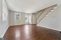 Building Photo - 2111 Delmar Dr