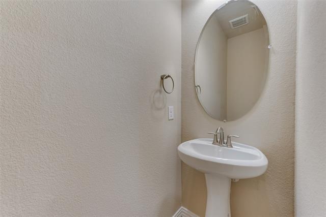 Building Photo - 16600 Stillhouse Hollow Ct
