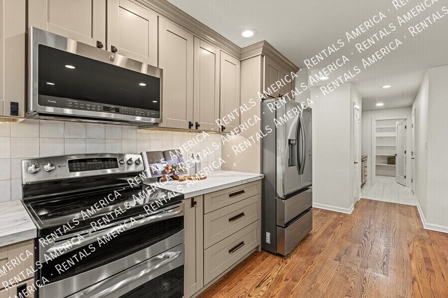 Building Photo - 7007 N Vía De Manana