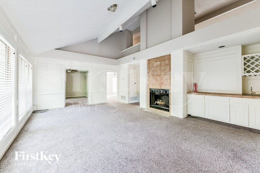 Building Photo - 8511 Stagewood Dr