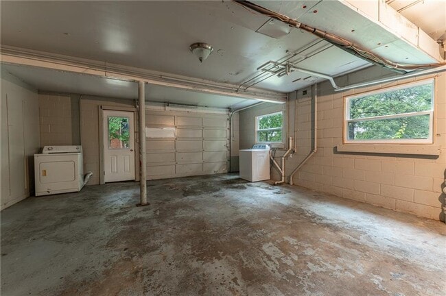 Building Photo - 515 S Duncan Ave