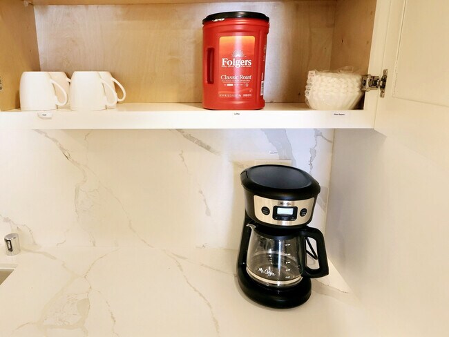 Building Photo - 8356 Adams St