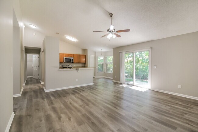 Building Photo - 1010 Whirlaway Cir S