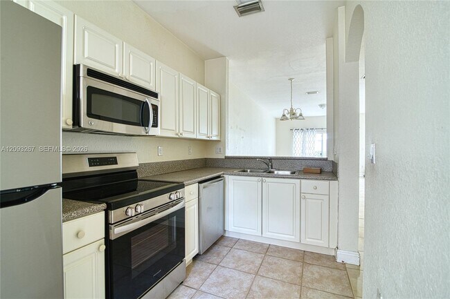 Building Photo - 4928 SW 140th Terrace