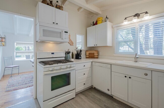 Building Photo - 1303 Chamisal Way