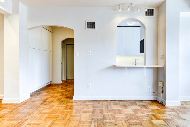 Building Photo - 2515 K St NW