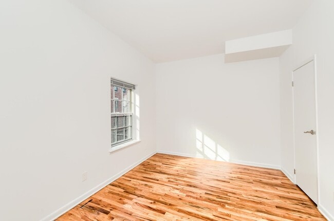 Building Photo - 227 Christopher Columbus Dr