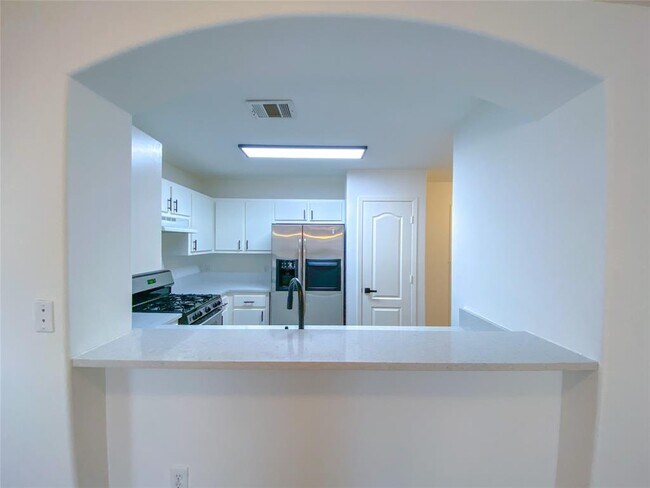 Building Photo - 5201 Bogey Ct