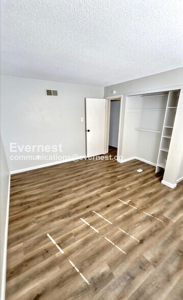 Building Photo - 2185 Cottontail Dr