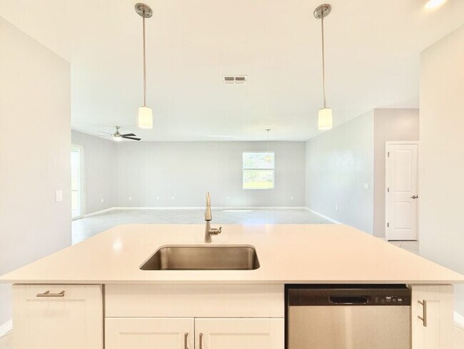 Building Photo - 16304 Quesa Dr