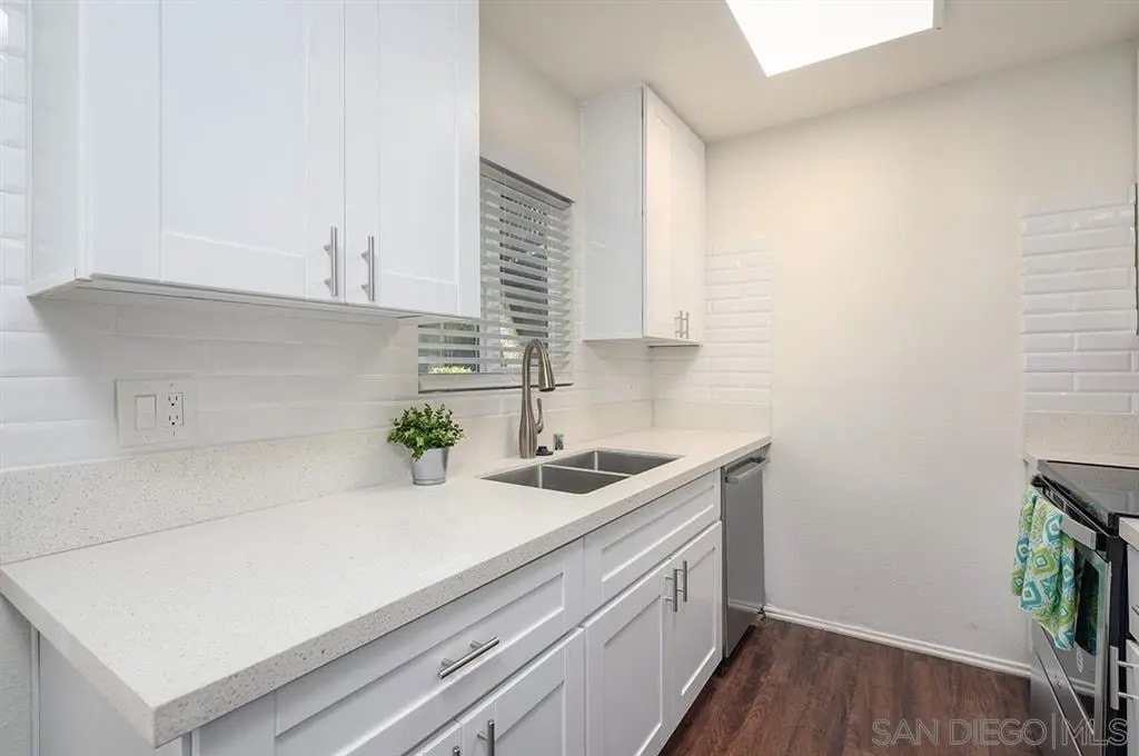 Building Photo - 6735 Amherst St