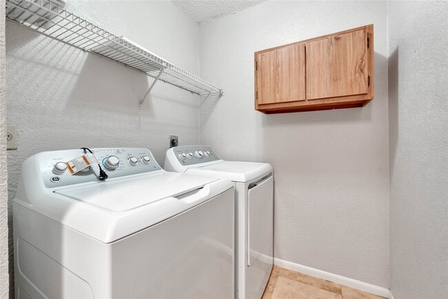 Building Photo - 2800 Jeanetta St