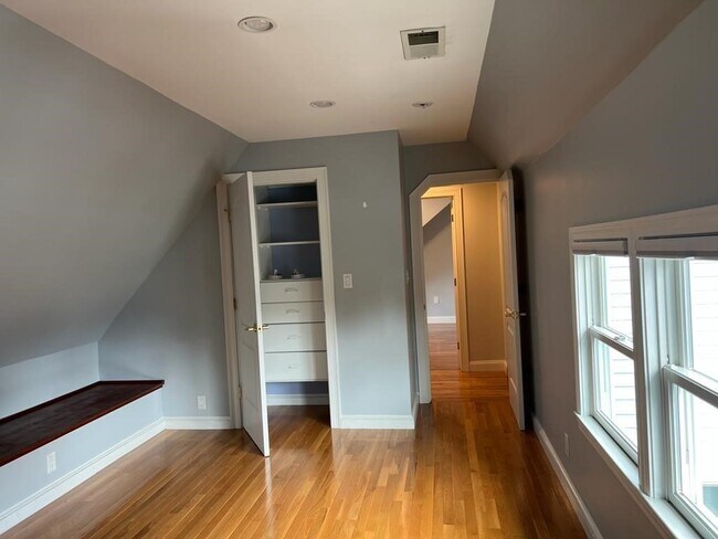 Building Photo - 303 Cabot St