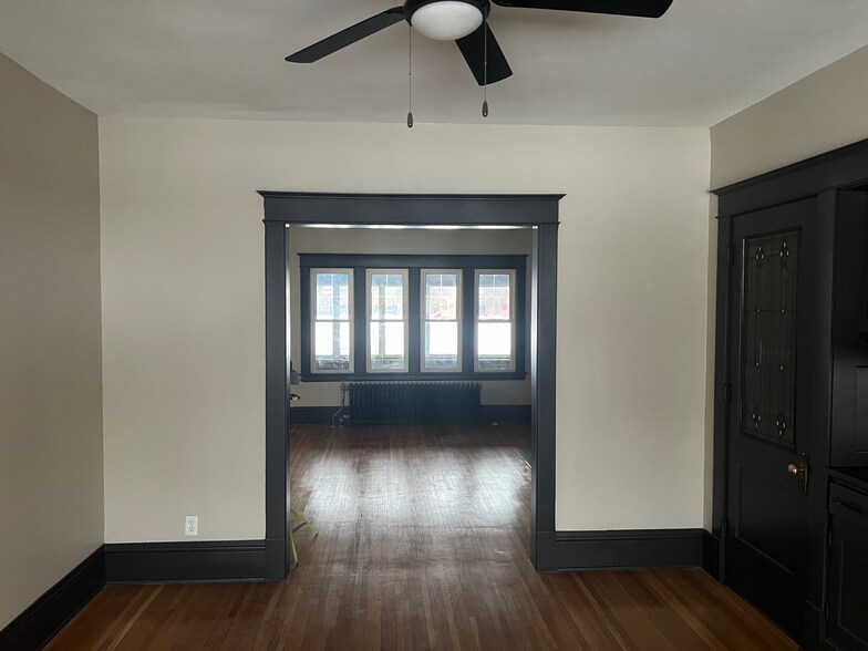 Building Photo - 1006 Laurel Ave