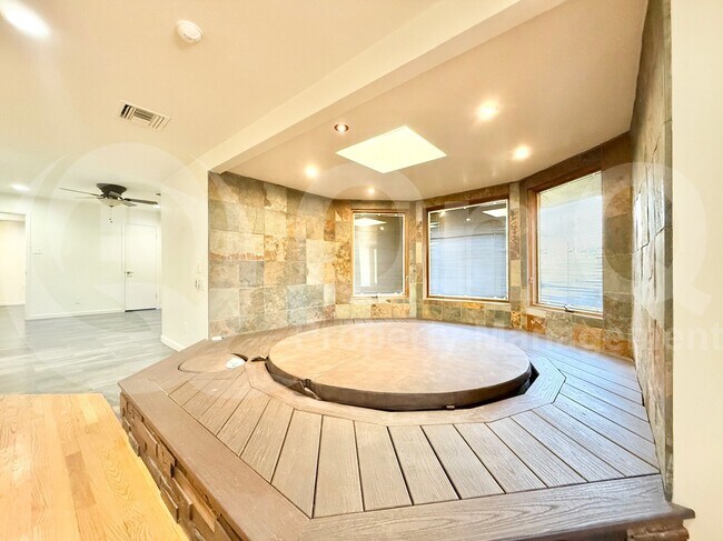 Building Photo - 4405 S Newberry Rd