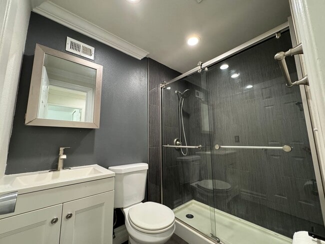 Building Photo - Beautiful 4Bd/2Ba Home w/Pool, Fully Fenced Large Backyard in Corona!