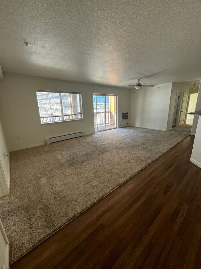 Building Photo - 3BD/2BA New Castle Apartment | 2-Car Garage| 1 Month FREE