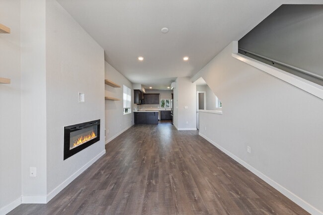 Building Photo - Charming 2-Bed with 2.5 Baths in Newberg