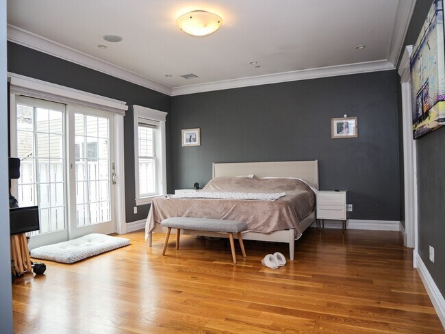 Building Photo - 161 Tudor St