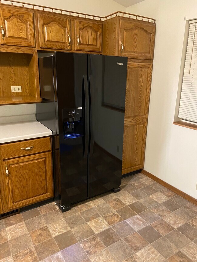 Refigerator - 1127 Glenn Pl