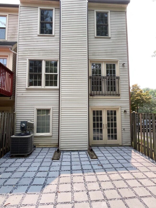 Building Photo - 1311 Templeton Pl