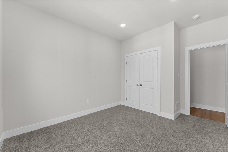 Building Photo - 206 Oliver Way
